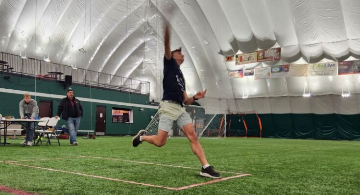 The paper plane designed by Boeing engineers breaks the world record for distance